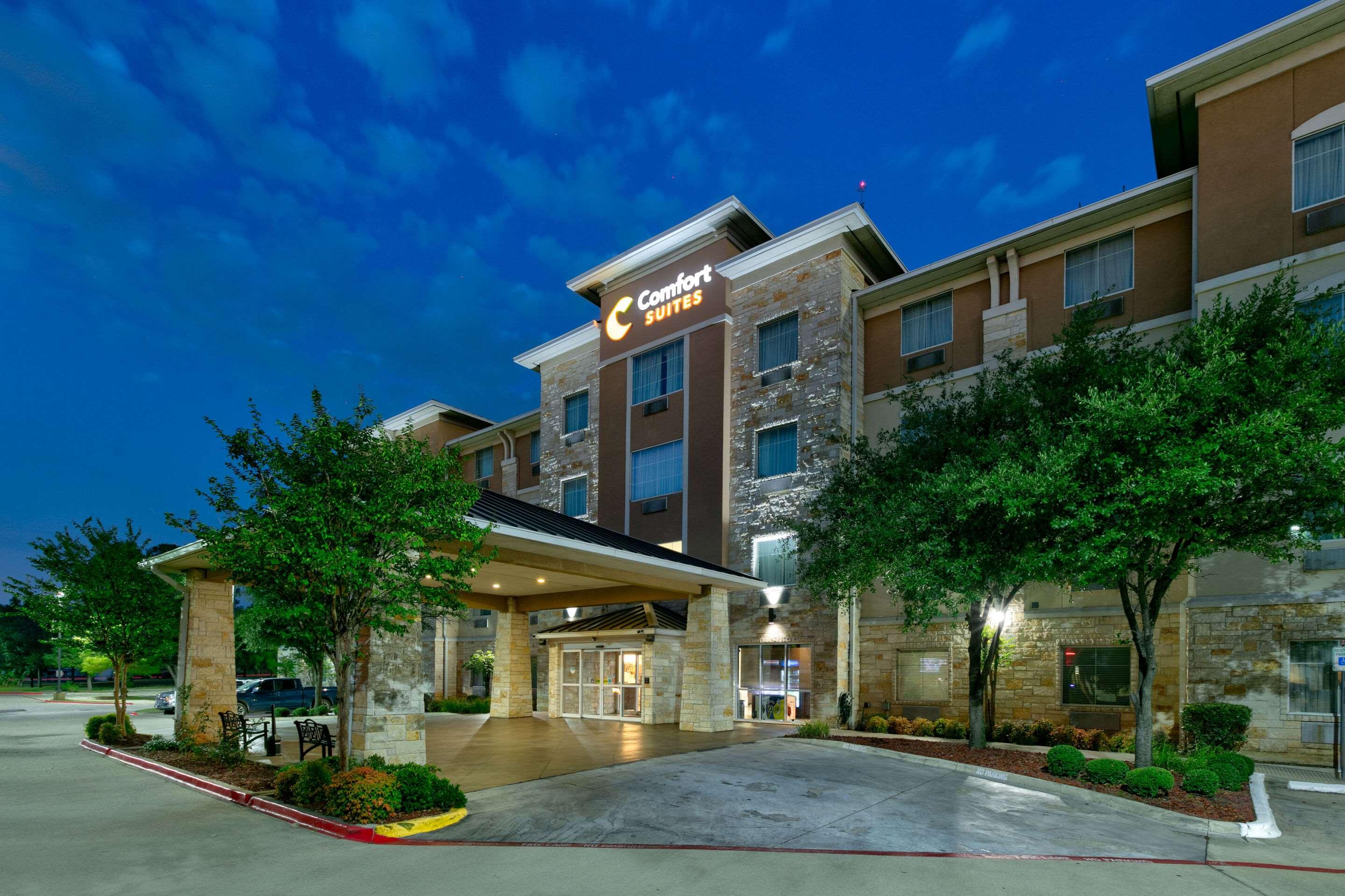 Hotels in South Arlington TX  Holiday Inn Express & Suites Arlington (I-20-Parks  Mall)