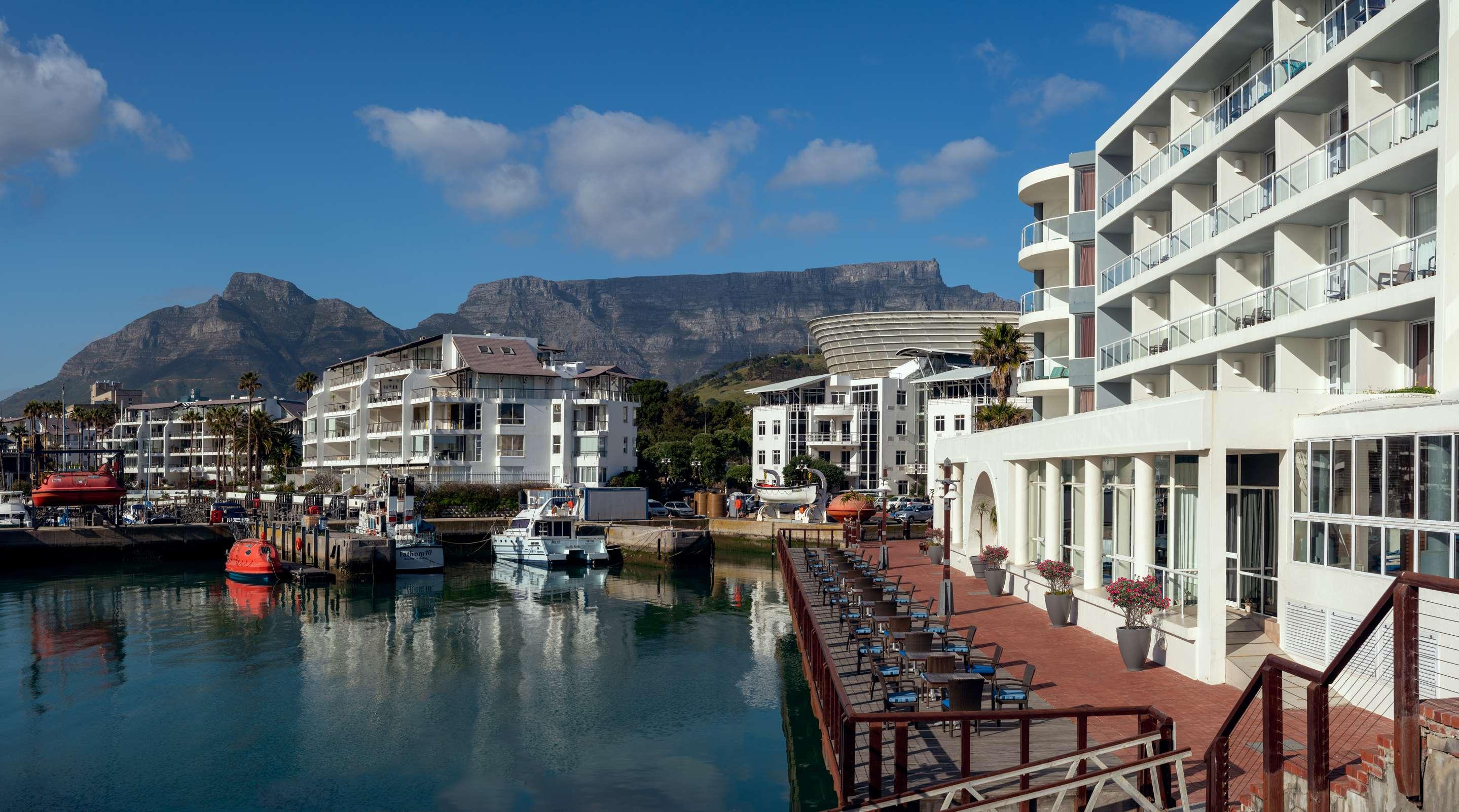 Cape Town Hotels - Radisson Hotel Waterfront - South Africa Hotels