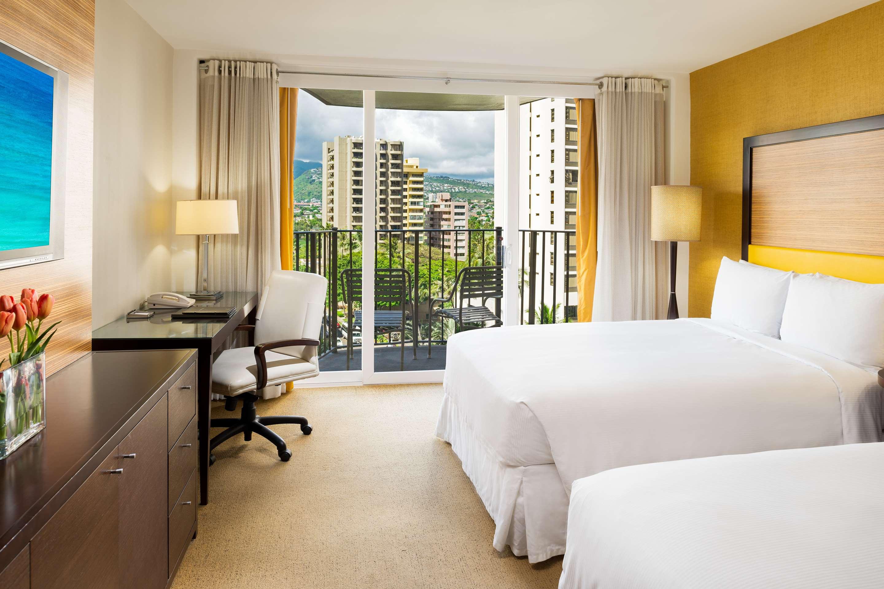 Hilton Waikiki Beach in Honolulu, the United States from $125: Deals,  Reviews, Photos