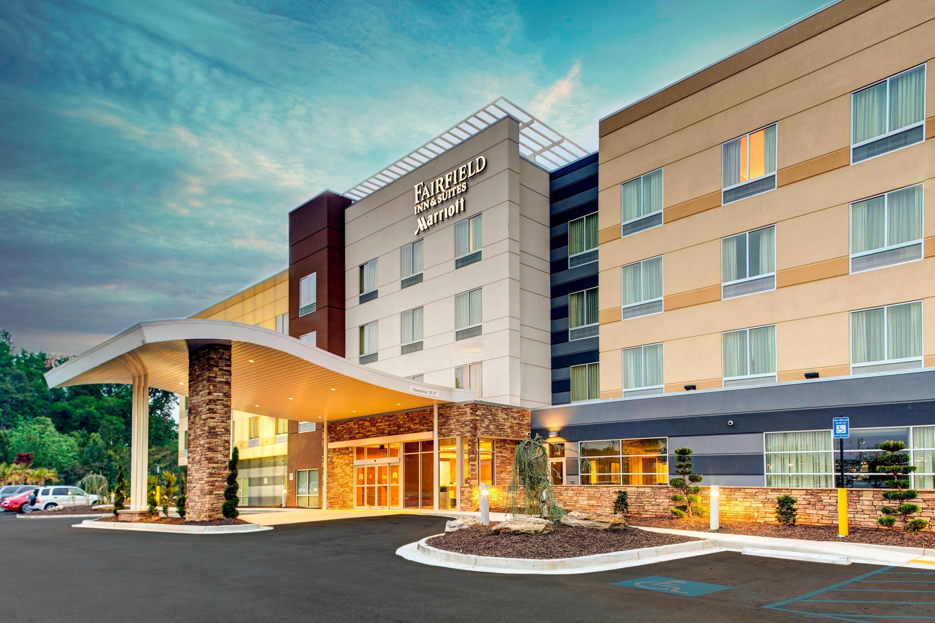 Days Inn & Suites by Wyndham Stockbridge South Atlanta