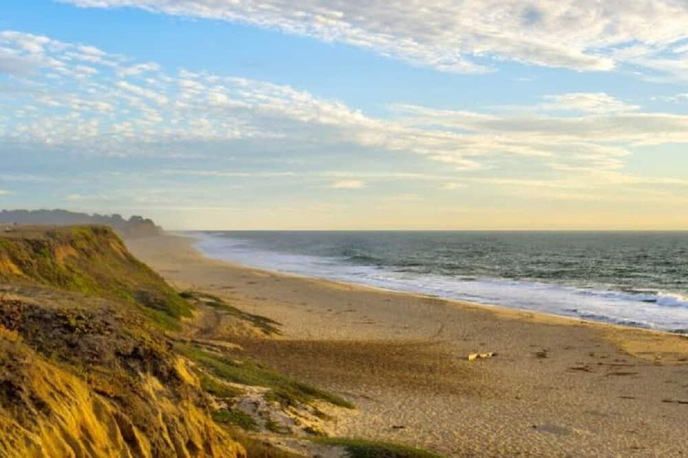 Half Moon Bay Vacation Rental 1 Mile to Beach!, Half Moon Bay – Updated  2023 Prices