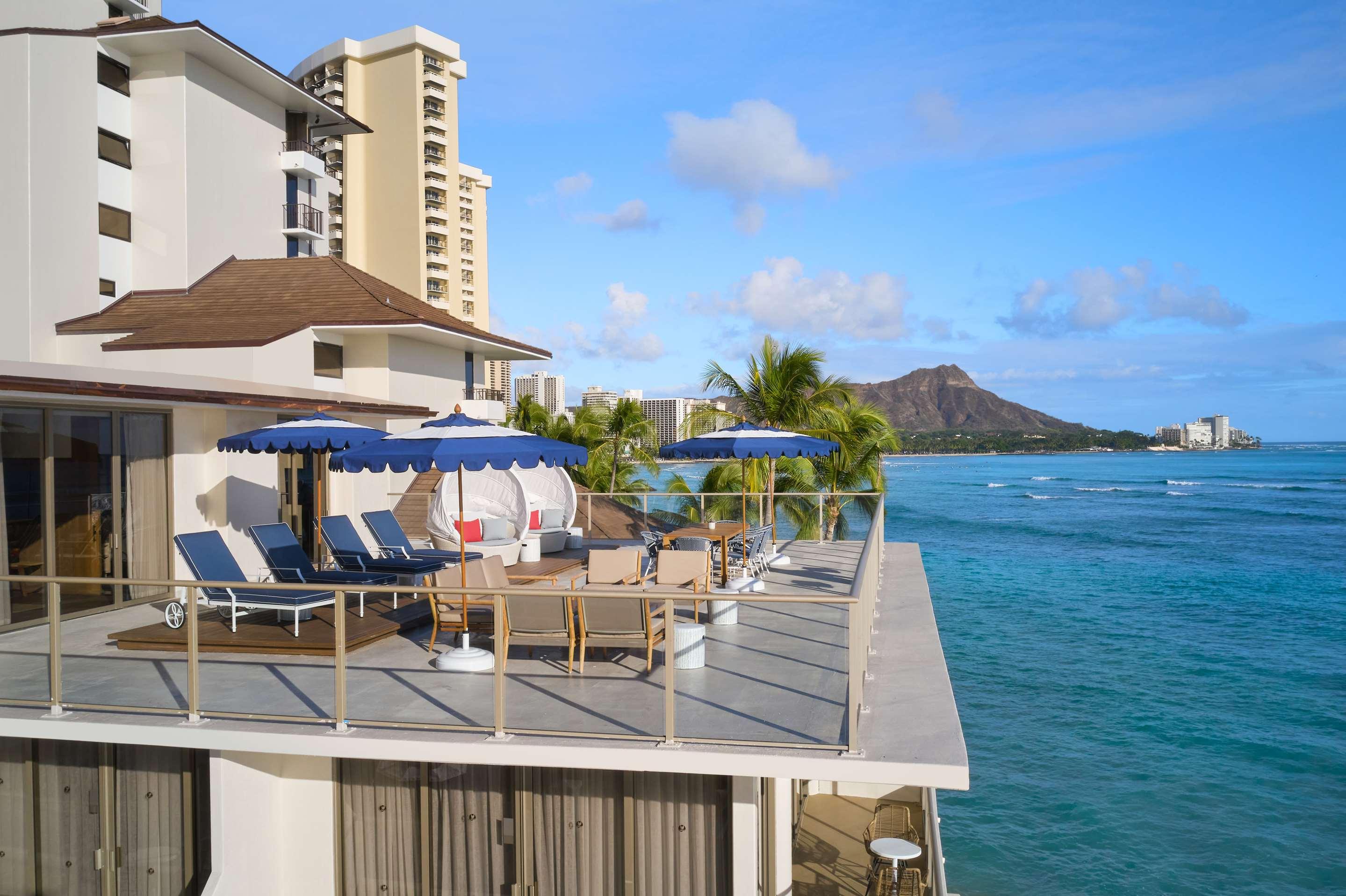 Outrigger Reef Waikiki Beach Resort in Honolulu, the United States from $0:  Deals, Reviews, Photos