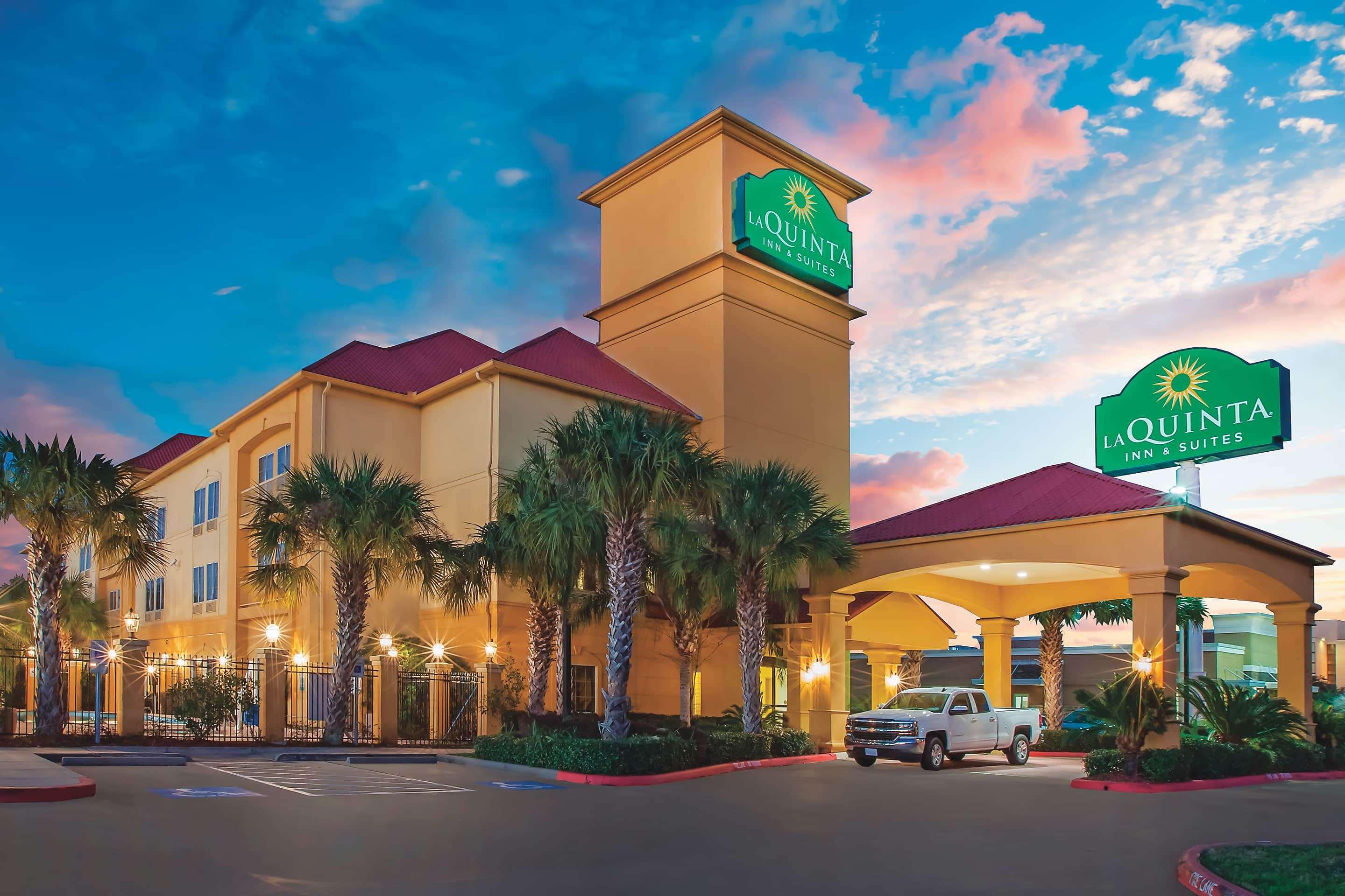 La Quinta Inn Suites by Wyndham Beaumont West in Beaumont the