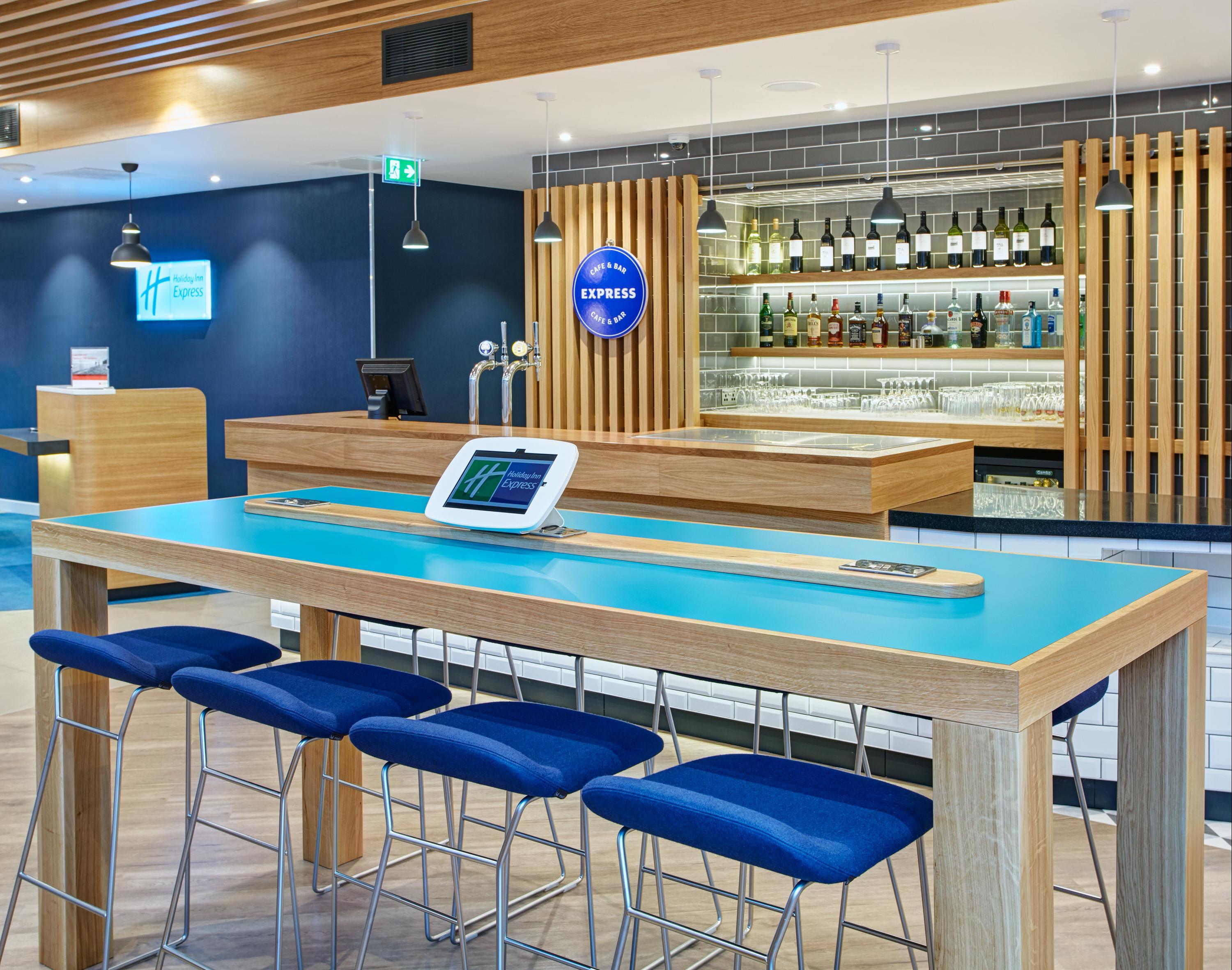 Holiday Inn Express London - Ealing in London, the United Kingdom from $67:  Deals, Reviews, Photos | momondo