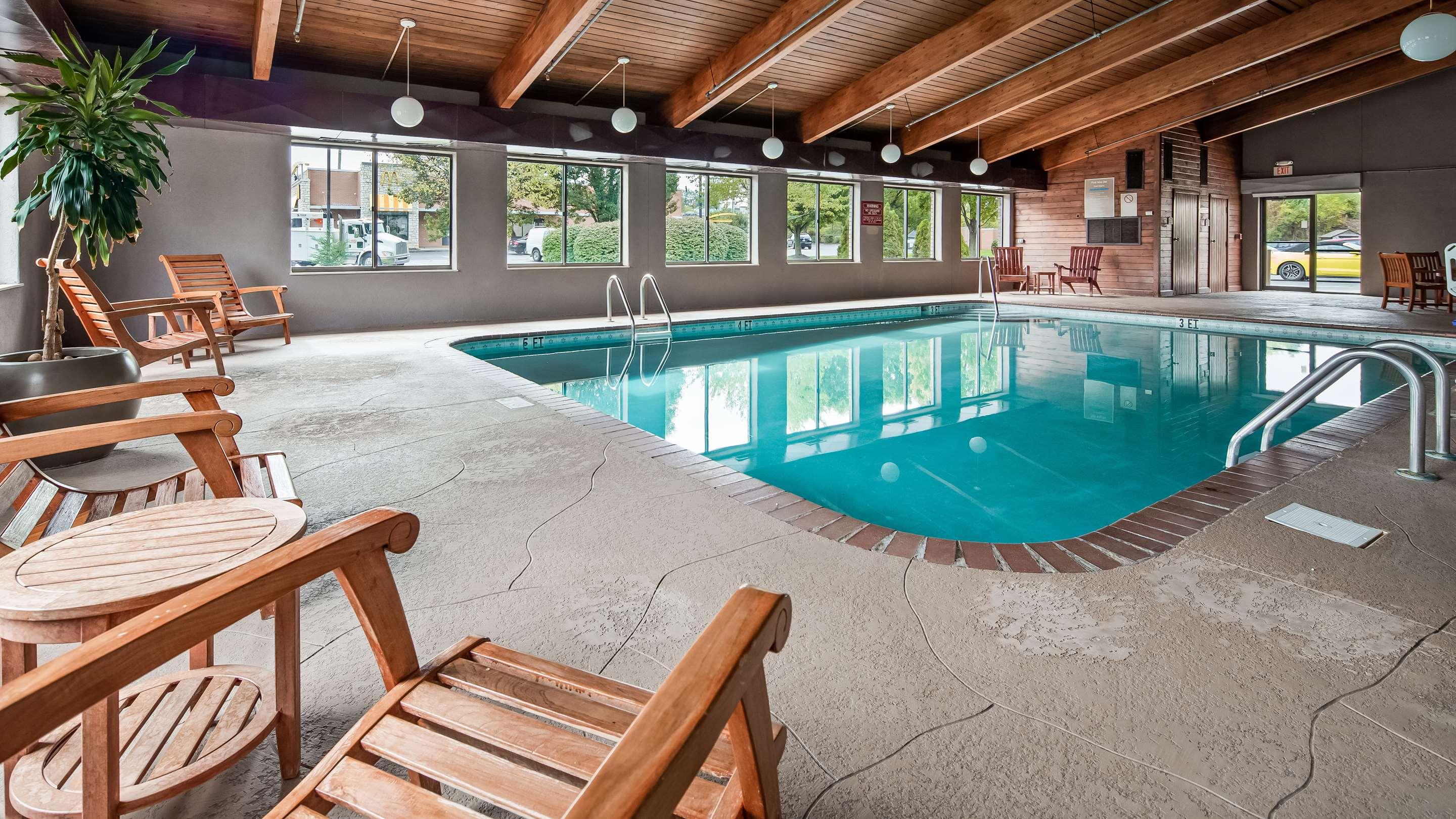 hotels in canton ohio with indoor pool