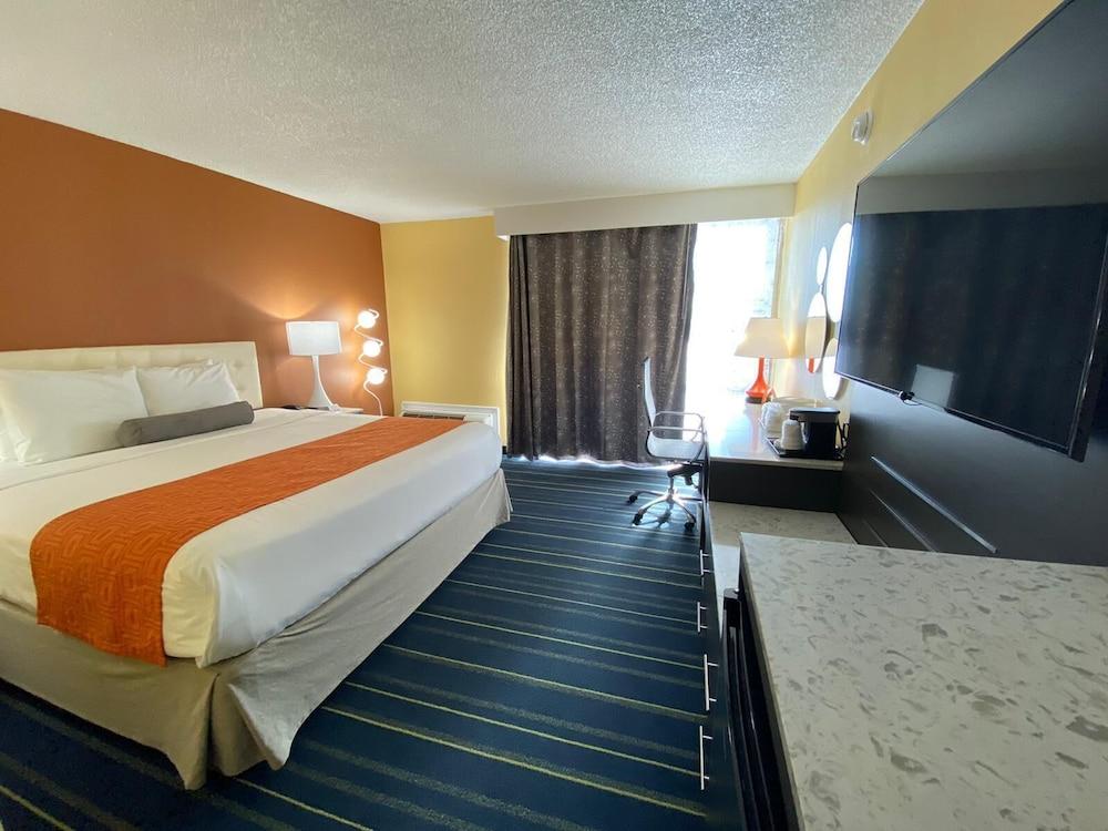 Howard Johnson by Wyndham - Hotel Rooms, Discounts, & Deals