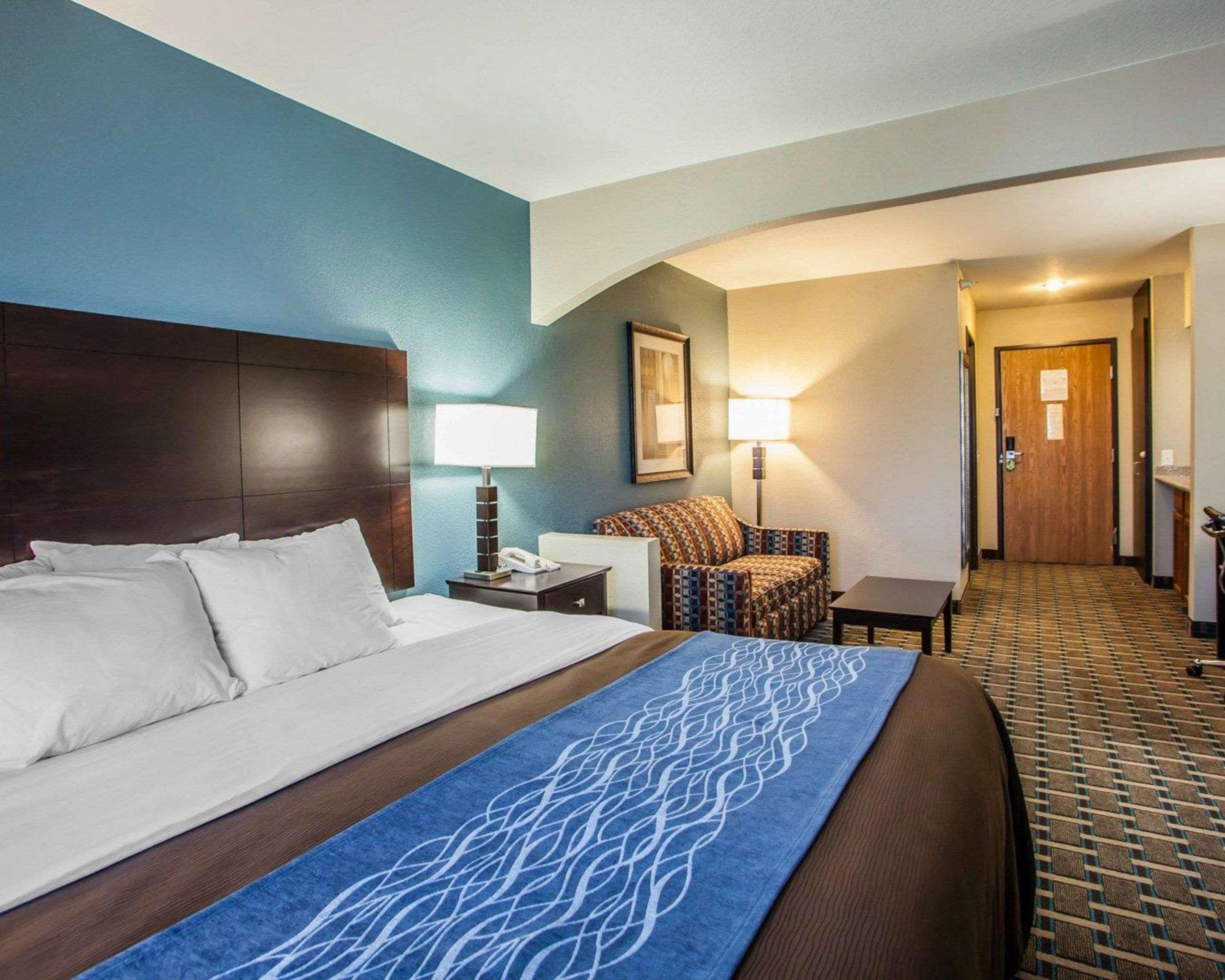Comfort Inn Lees Summit @ Hwy 50 & Hwy 291 in Lee's Summit, the United  States from $80: Deals, Reviews, Photos | momondo