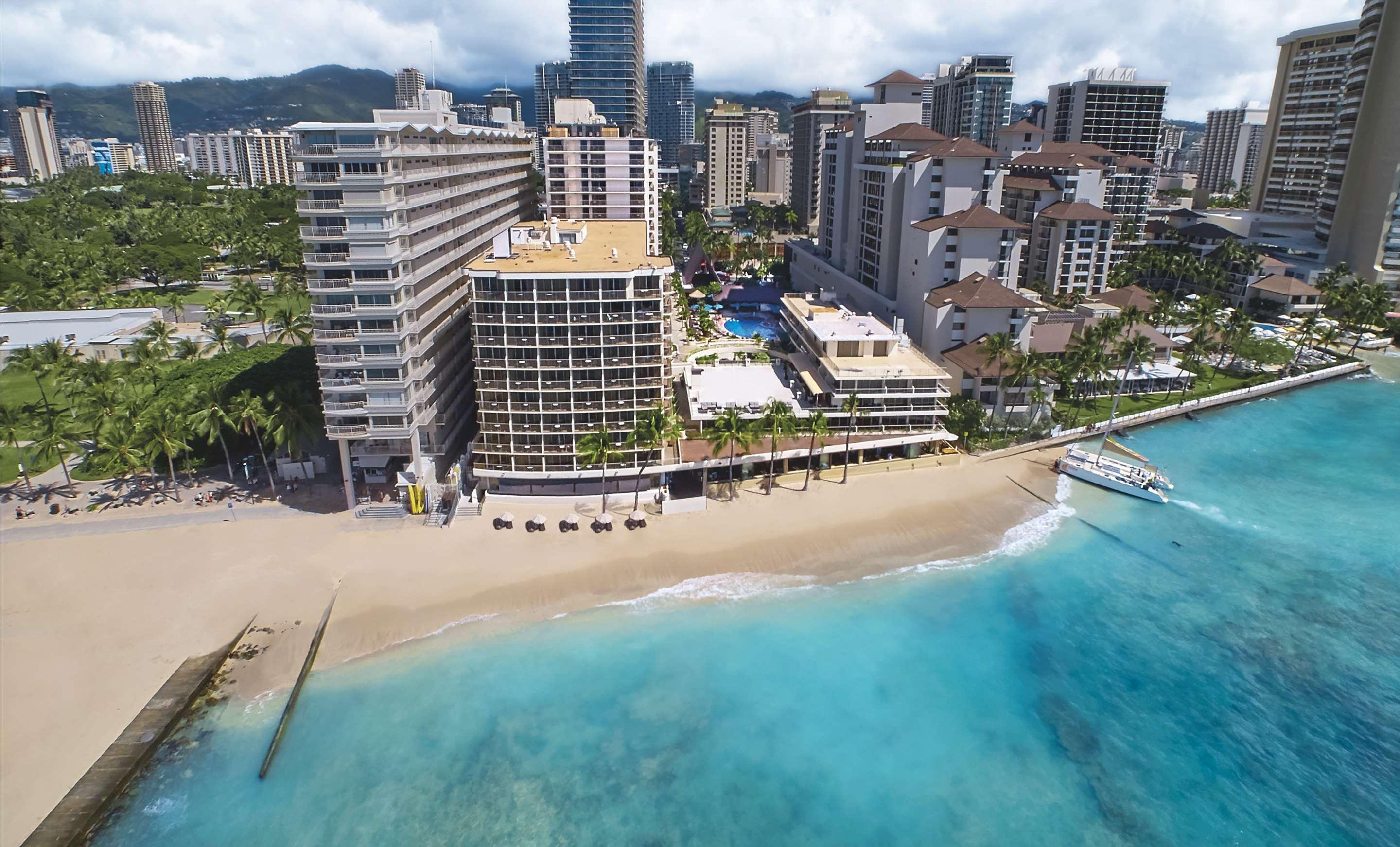 Outrigger Reef Waikiki Beach Resort in Honolulu, the United States from $0:  Deals, Reviews, Photos