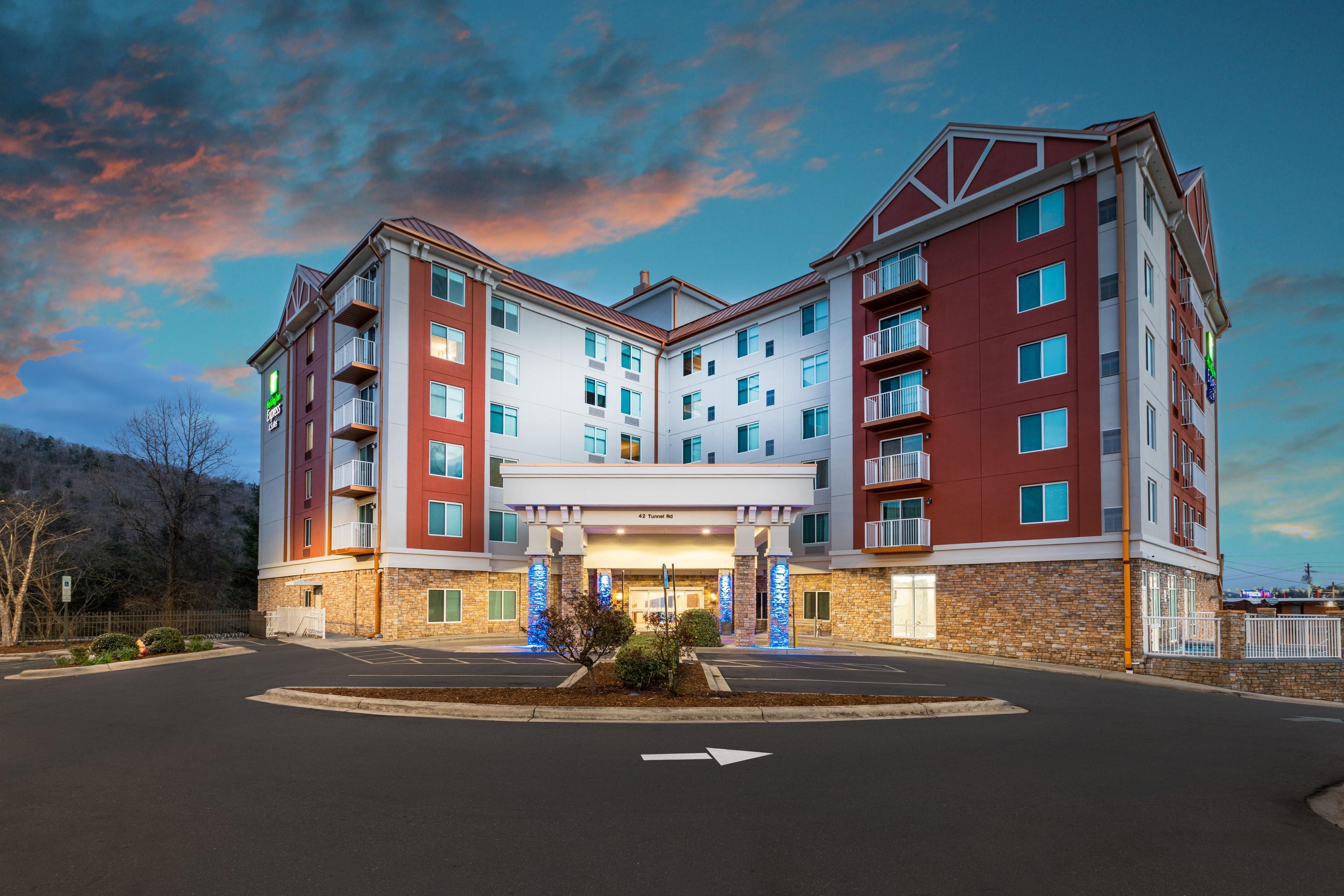 Holiday Inn Express Suites Asheville Downtown in Asheville the