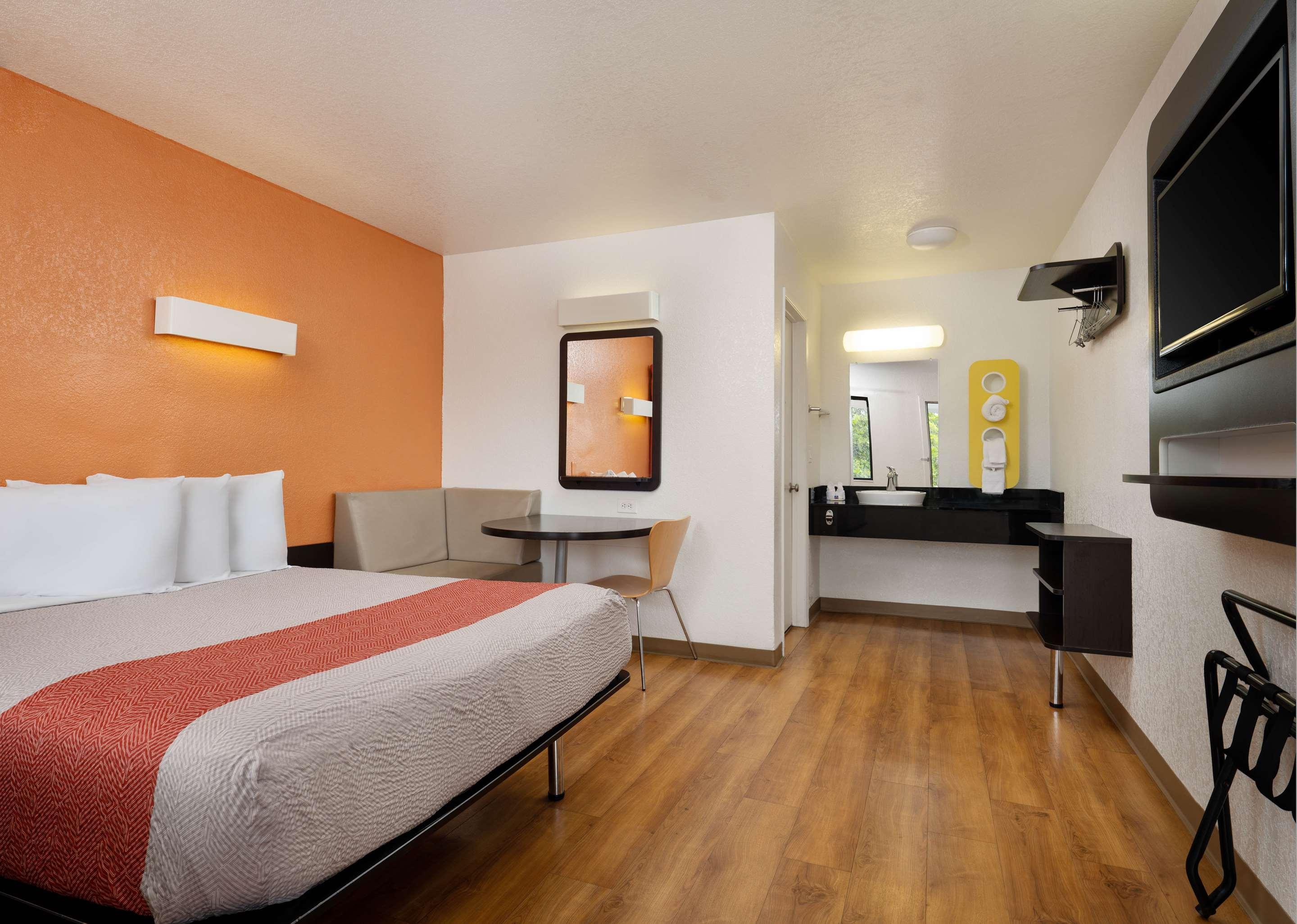 cheap hotels in camarillo ca