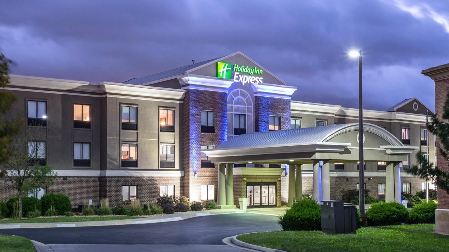 Holiday Inn Express Kansas City - At The Legends in Kansas City, the ...